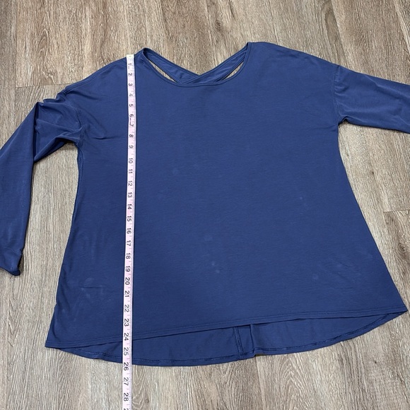Lululemon Cross Back Long Sleeve Shirt. Size L. - Picture 5 of 5
